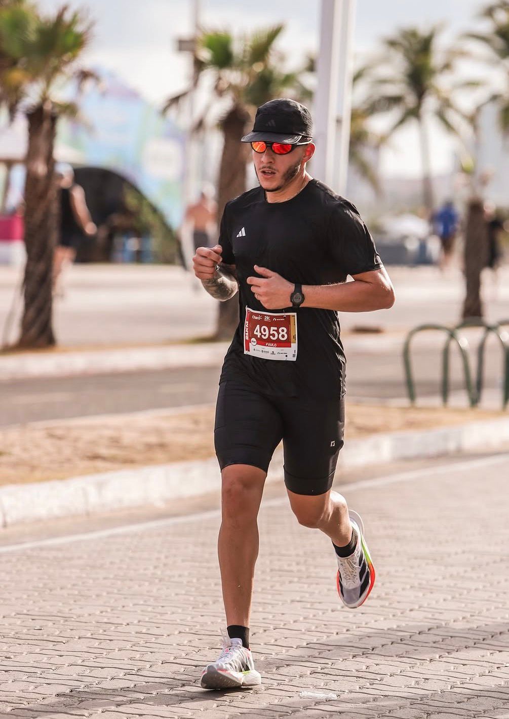 Atleta em momento de superação na prova